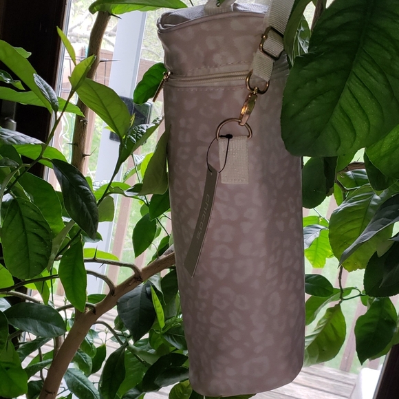 Chicos Wine Cooler Bag Snow Leopard Print - Picture 2 of 10